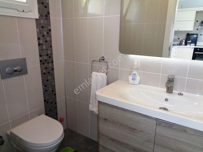 Alaçatı Port Yolu Üzerinde Kiralık Havuzlu Sitede Tek Müstakil 3+1 Lüks Villa - Görsel 25