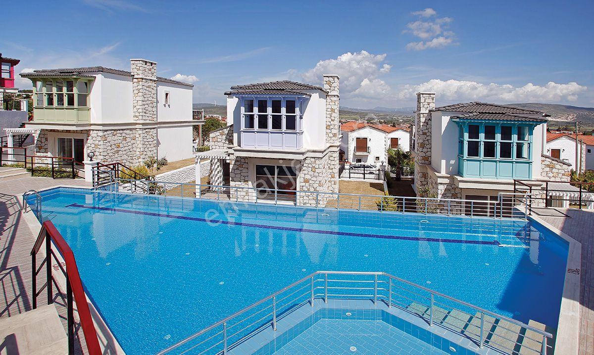 Alaçatı Port Yolu Üzerinde Kiralık Havuzlu Sitede Tek Müstakil 3+1 Lüks Villa - Görsel 2
