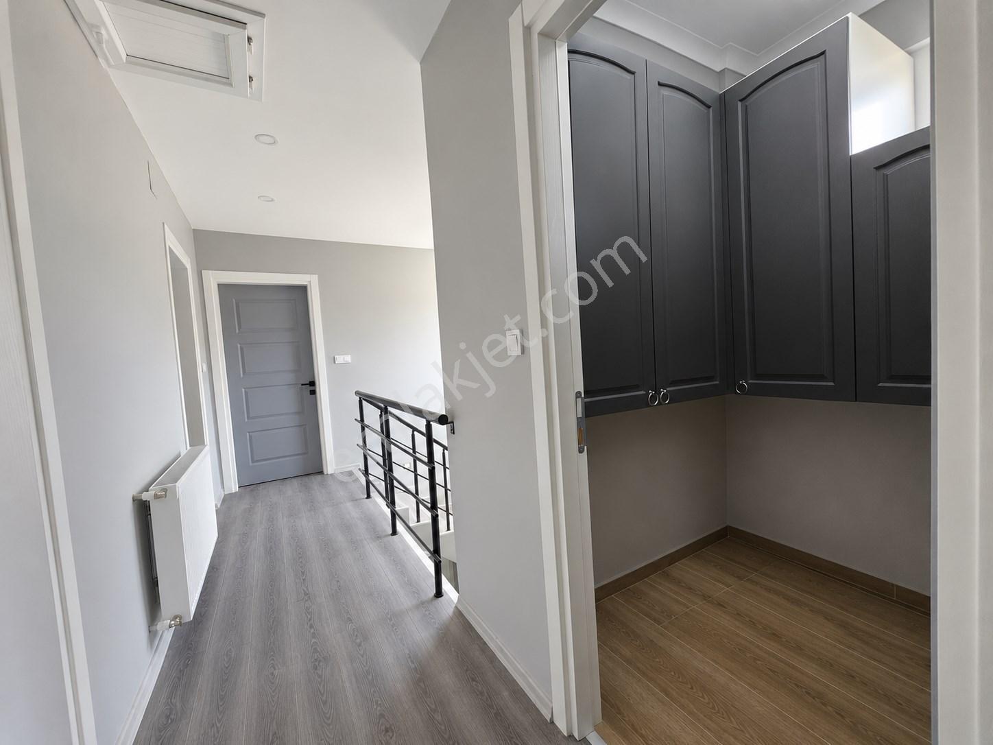 Pelitköy’de Müstakil Havuzlu Lüks Villa | 4+1 Özel Tasarım | Zeytinlikler İçinde Doğayla İç İçe - Görsel 28