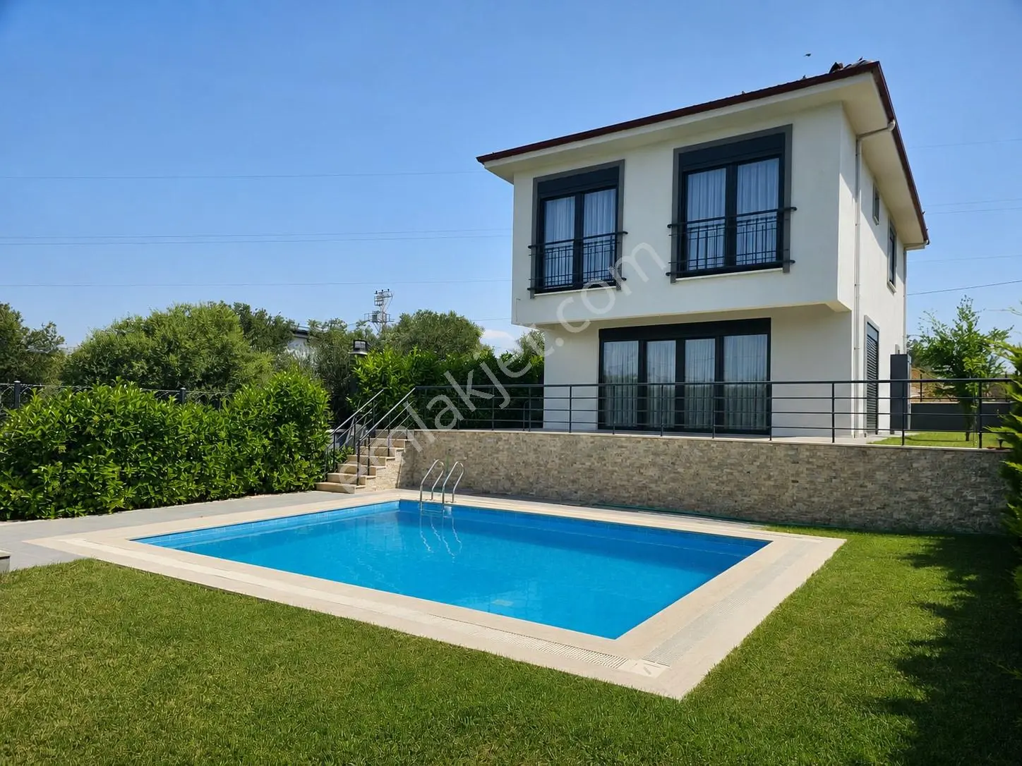 Pelitköy’de Müstakil Havuzlu Lüks Villa | 4+1 Özel Tasarım | Zeytinlikler İçinde Doğayla İç İçe