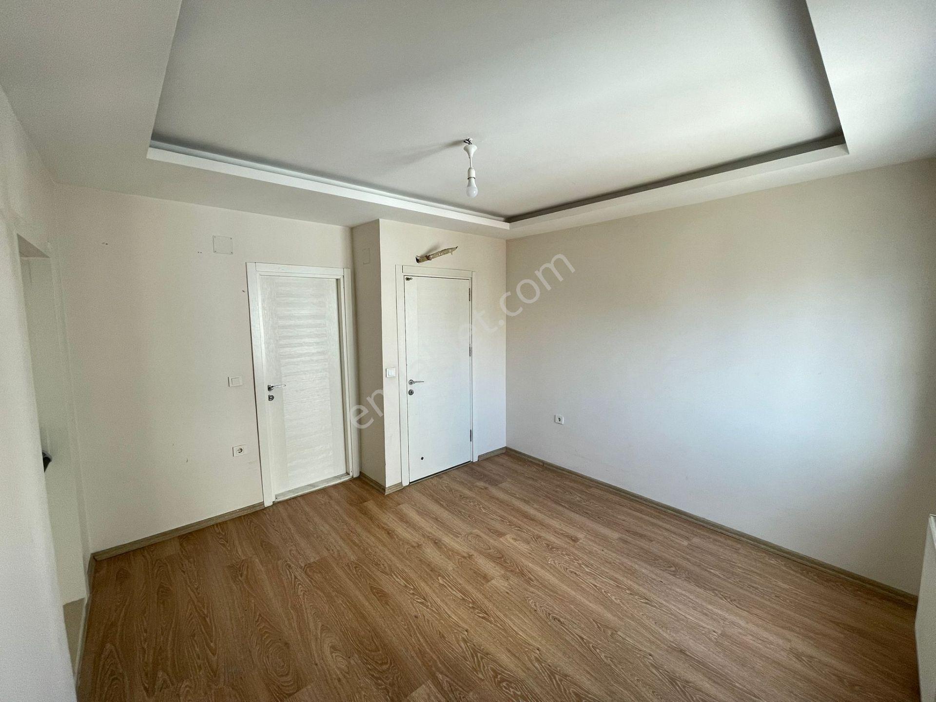Mavi Bulvar Groseri Market Civarı 3+1 Kombili Daire - Görsel 23