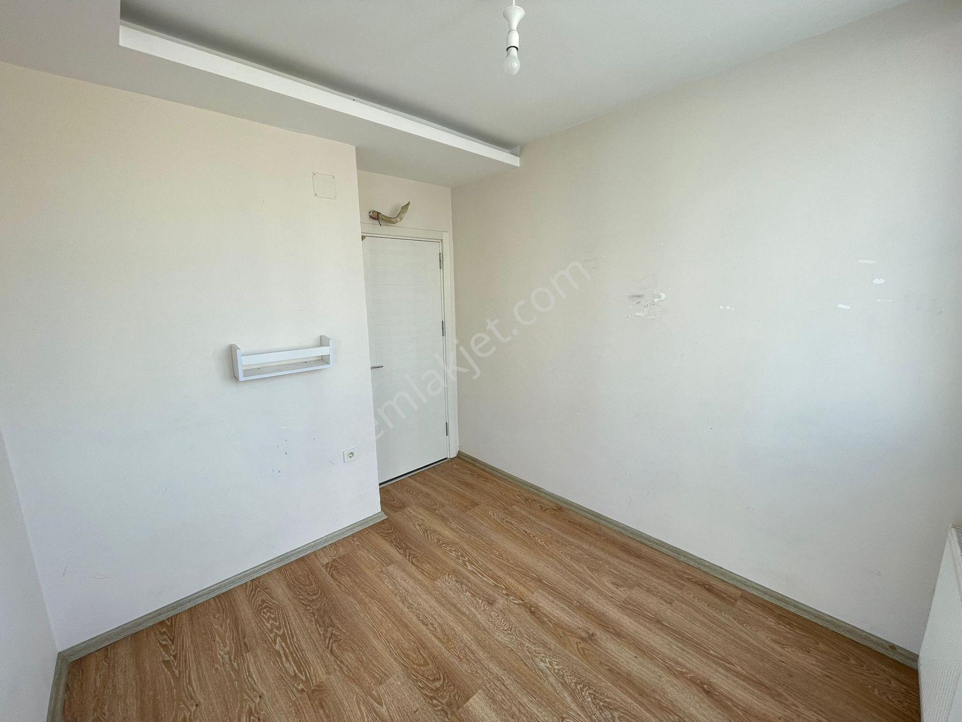 Mavi Bulvar Groseri Market Civarı 3+1 Kombili Daire - Görsel 11