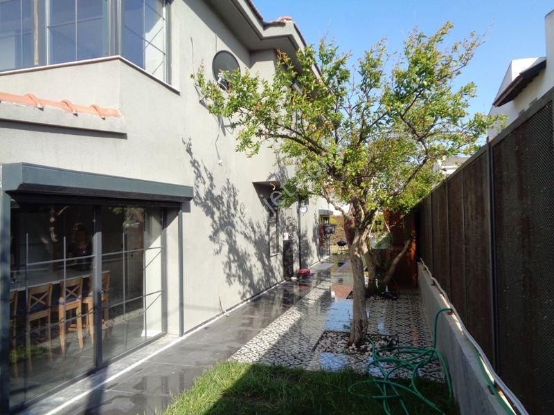 Alaçatı'da Ilıca Denize Çok Yakın Kiralık Müstakil Geniş Bahçeli 3+1 Lüks Villa - Görsel 32