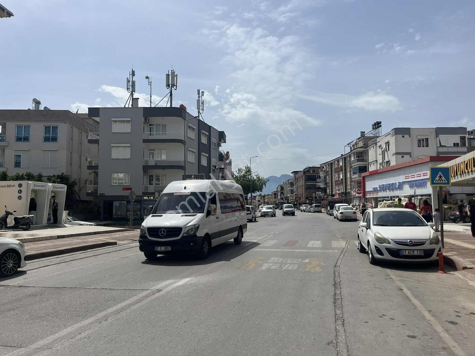 Ulusoy Caddesi Üzerinde 350m2 Devren Kiralık Köşe Dükkan - Görsel 2