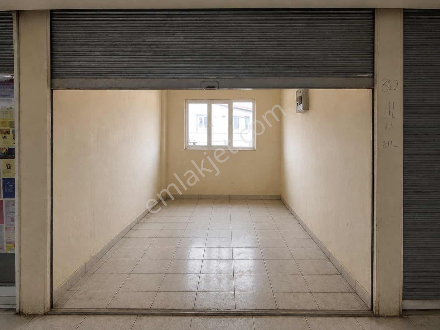 Sakarya Katlı Pazarda Satılık 11 M² Yatırımlık Dükkan - Görsel 2