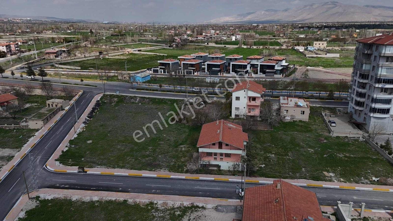 Emin Emlaktan 8 Kat İmar Avantajlı,villa Bölgesinde Müstakil Ev - Görsel 10