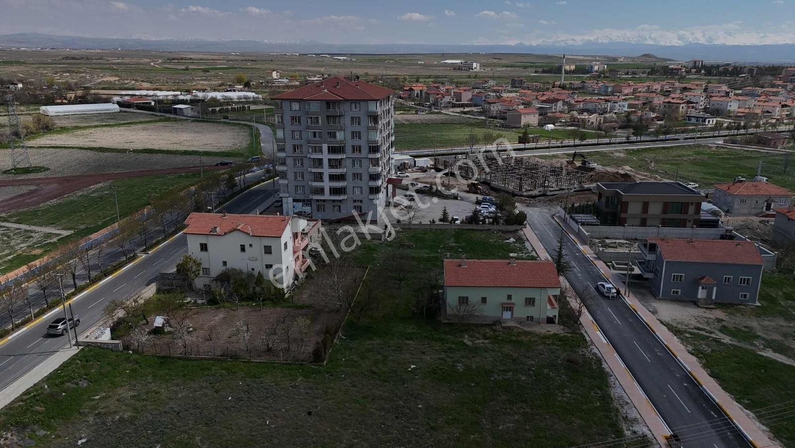 Emin Emlaktan 8 Kat İmar Avantajlı,villa Bölgesinde Müstakil Ev - Görsel 2