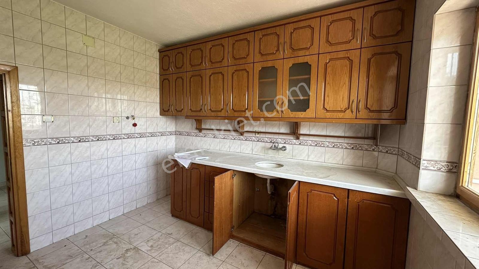 Emin Emlaktan 8 Kat İmar Avantajlı,villa Bölgesinde Müstakil Ev - Görsel 17