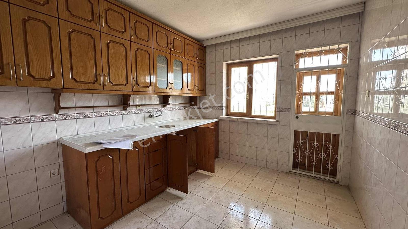 Emin Emlaktan 8 Kat İmar Avantajlı,villa Bölgesinde Müstakil Ev - Görsel 13