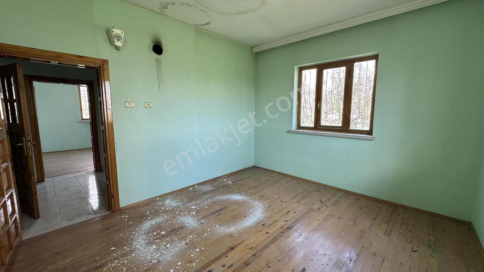 Emin Emlaktan 8 Kat İmar Avantajlı,villa Bölgesinde Müstakil Ev - Görsel 4