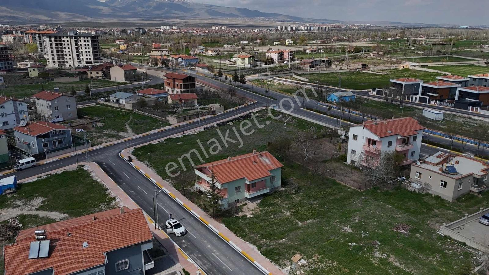 Emin Emlaktan 8 Kat İmar Avantajlı,villa Bölgesinde Müstakil Ev - Görsel 11