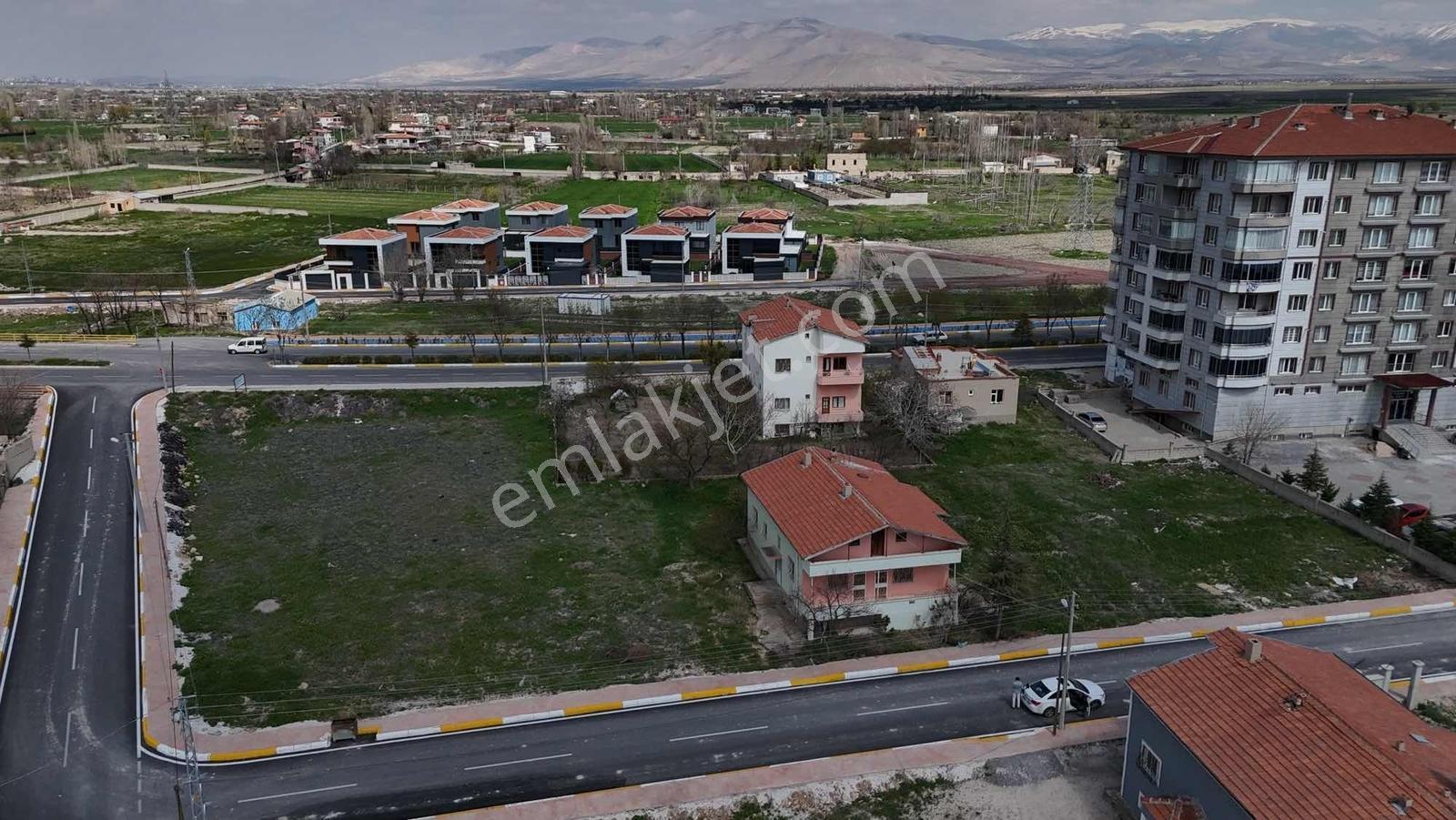 Emin Emlaktan 8 Kat İmar Avantajlı,villa Bölgesinde Müstakil Ev - Görsel 15