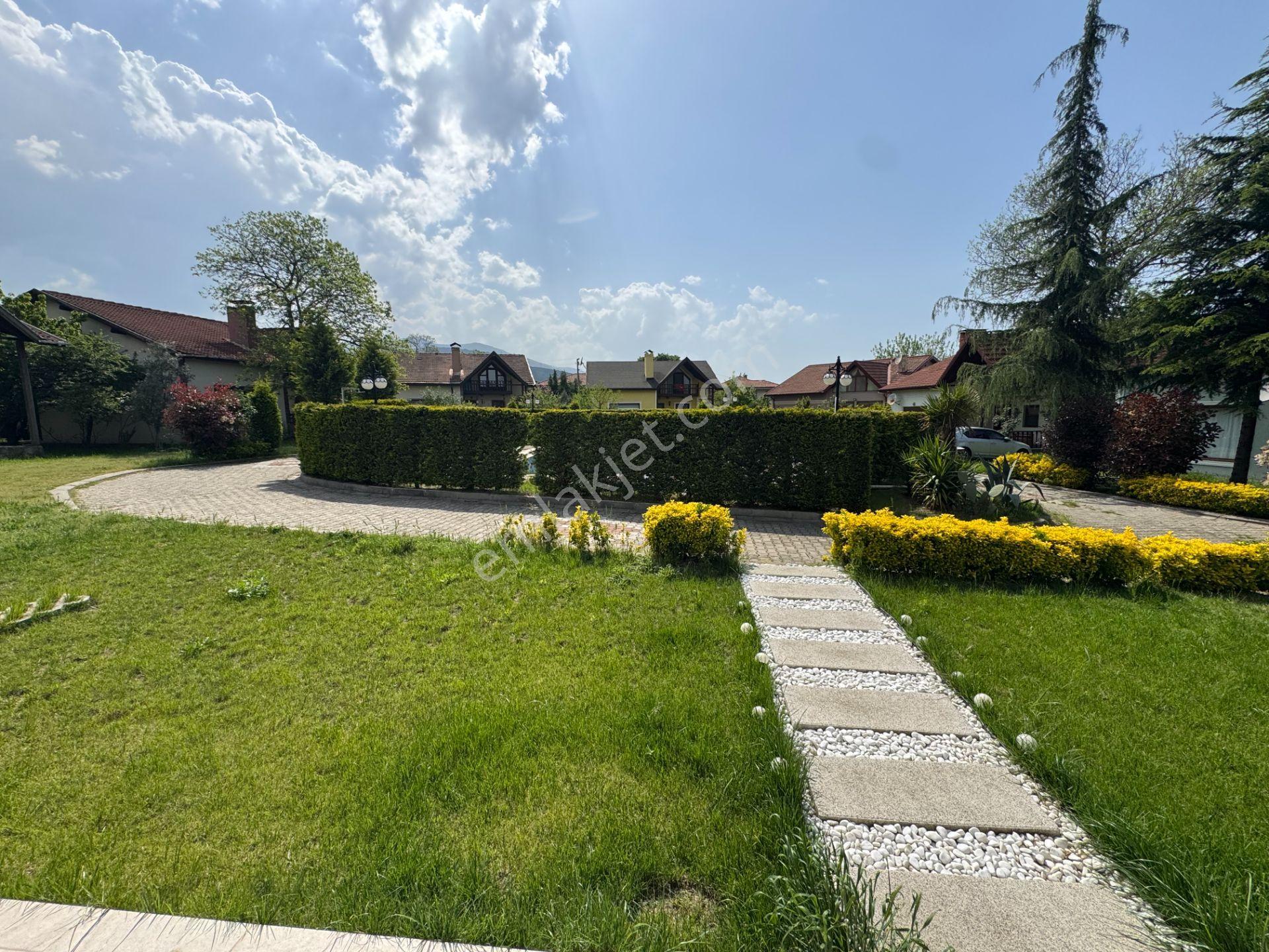 Sapanca'da Site İçinde Geniş Ferah Bahçeli Satılık Villa.. - Görsel 8