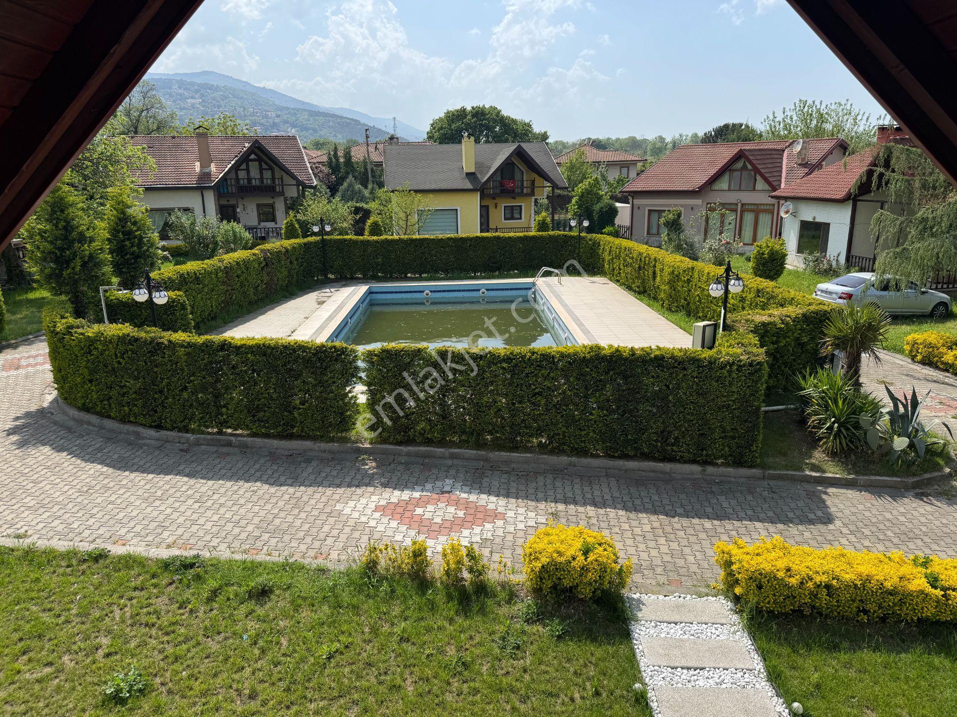 Sapanca'da Site İçinde Geniş Ferah Bahçeli Satılık Villa.. - Görsel 10
