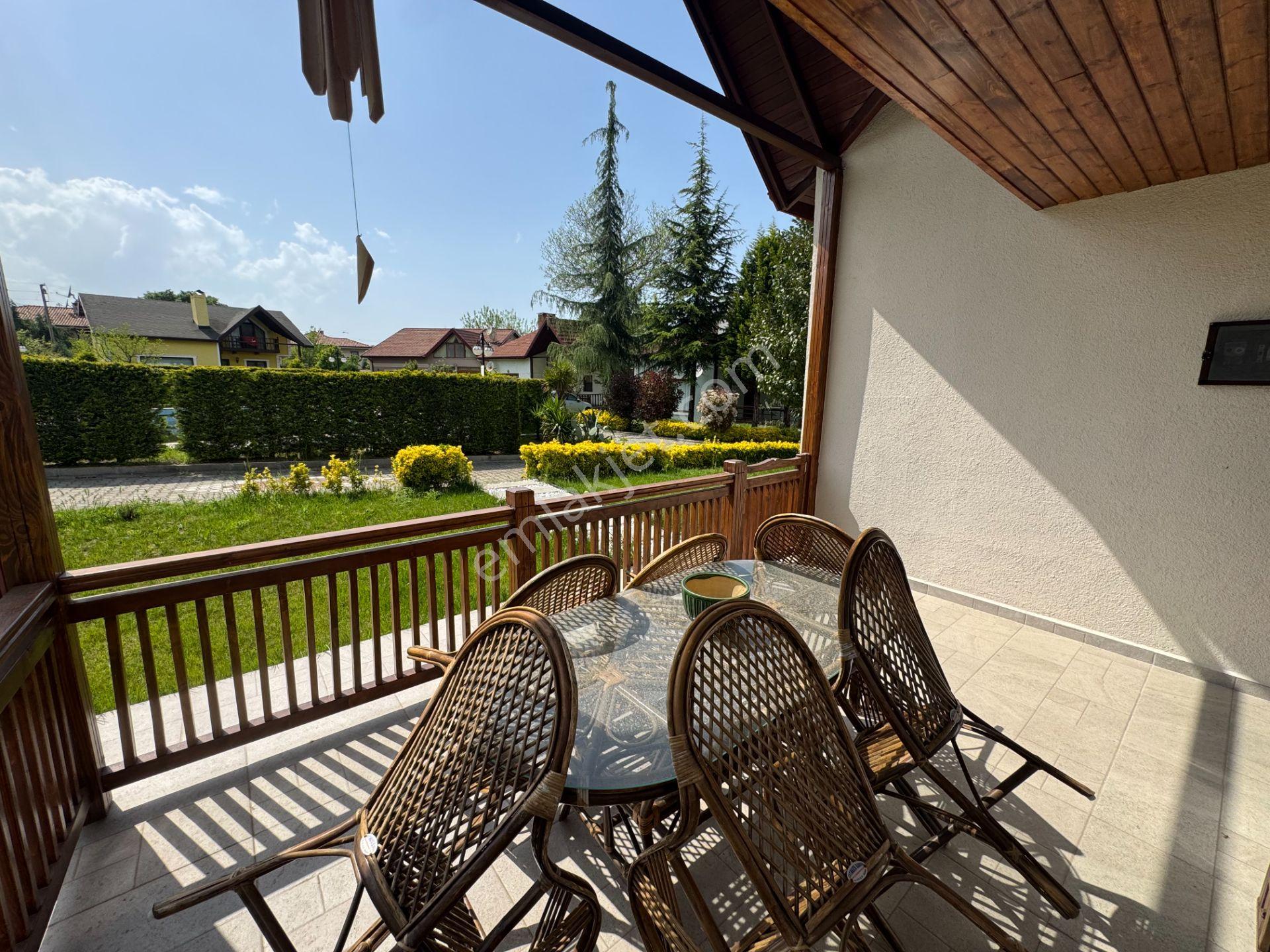 Sapanca'da Site İçinde Geniş Ferah Bahçeli Satılık Villa.. - Görsel 6
