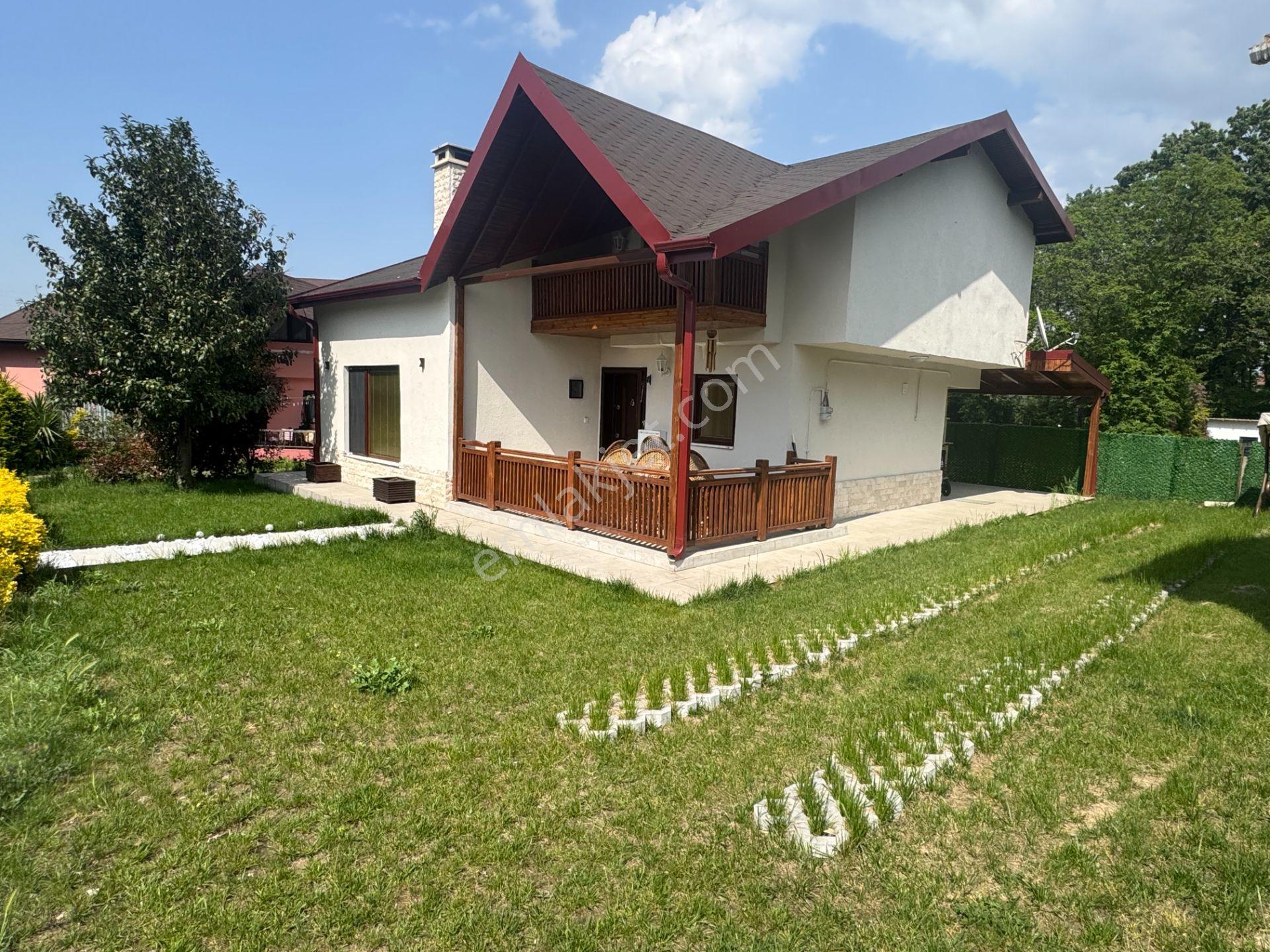 Sapanca'da Site İçinde Geniş Ferah Bahçeli Satılık Villa.. - Görsel 2