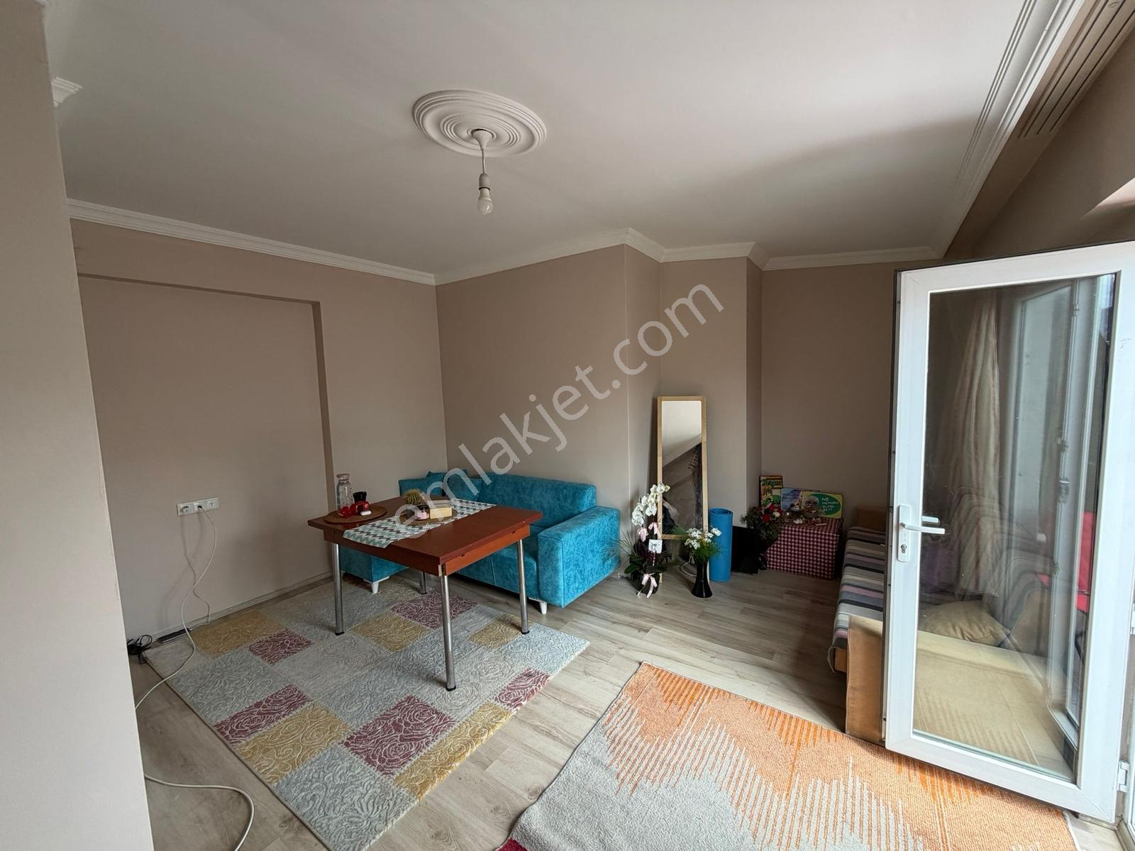 Meydan Muhtarlığı Karşısı Satılık Çift Kiracılı 2 Adet 1+1