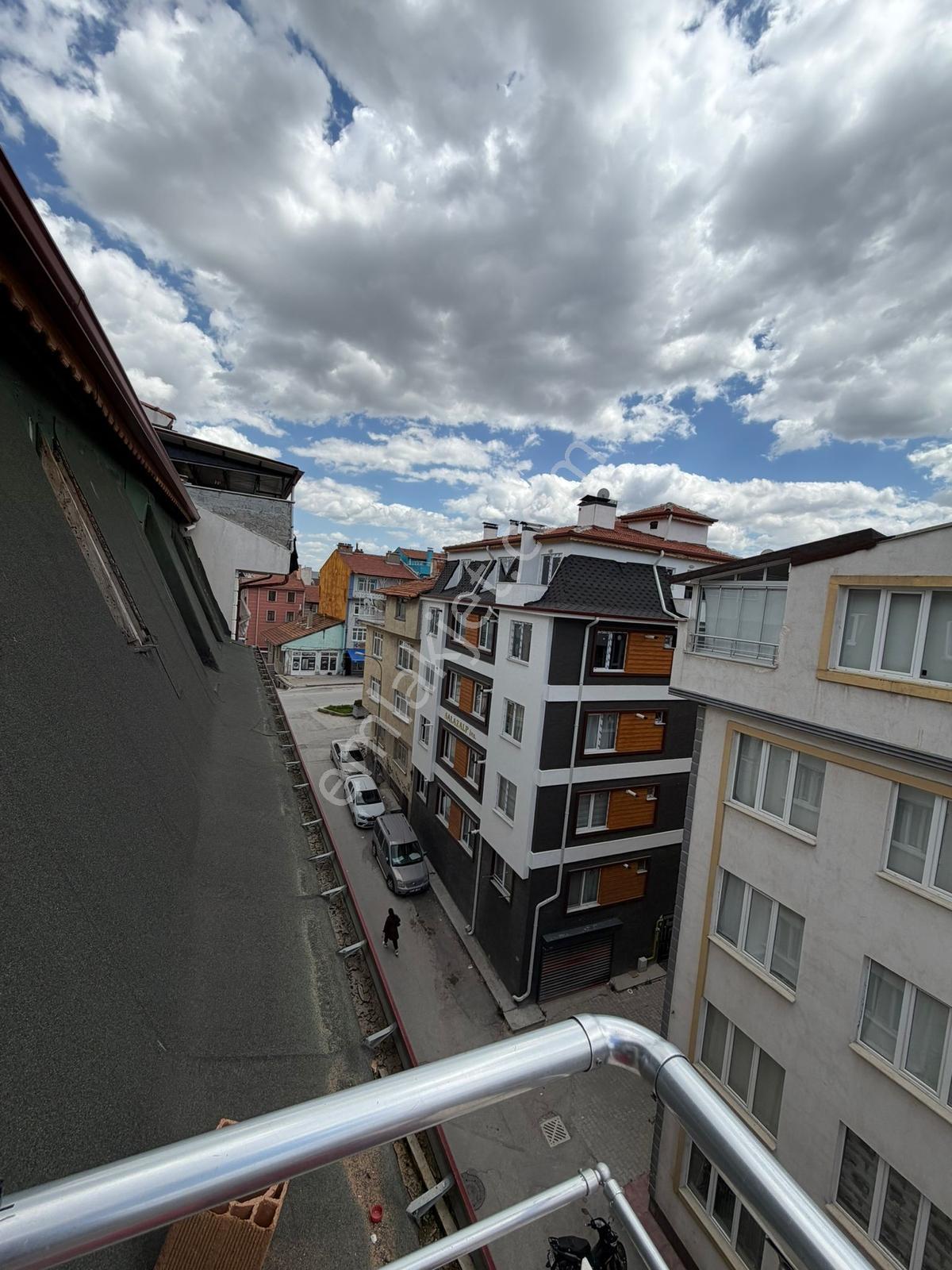 Meydan Muhtarlığı Karşısı Satılık Çift Kiracılı 2 Adet 1+1 - Görsel 2