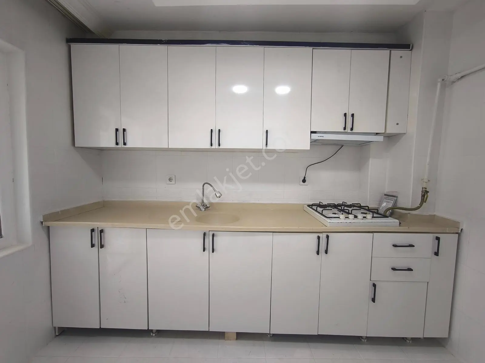 Alsancak Mh.cadde Dibi Mit-ayyıldız-bağlıca Yakını Masrafsız 3+1