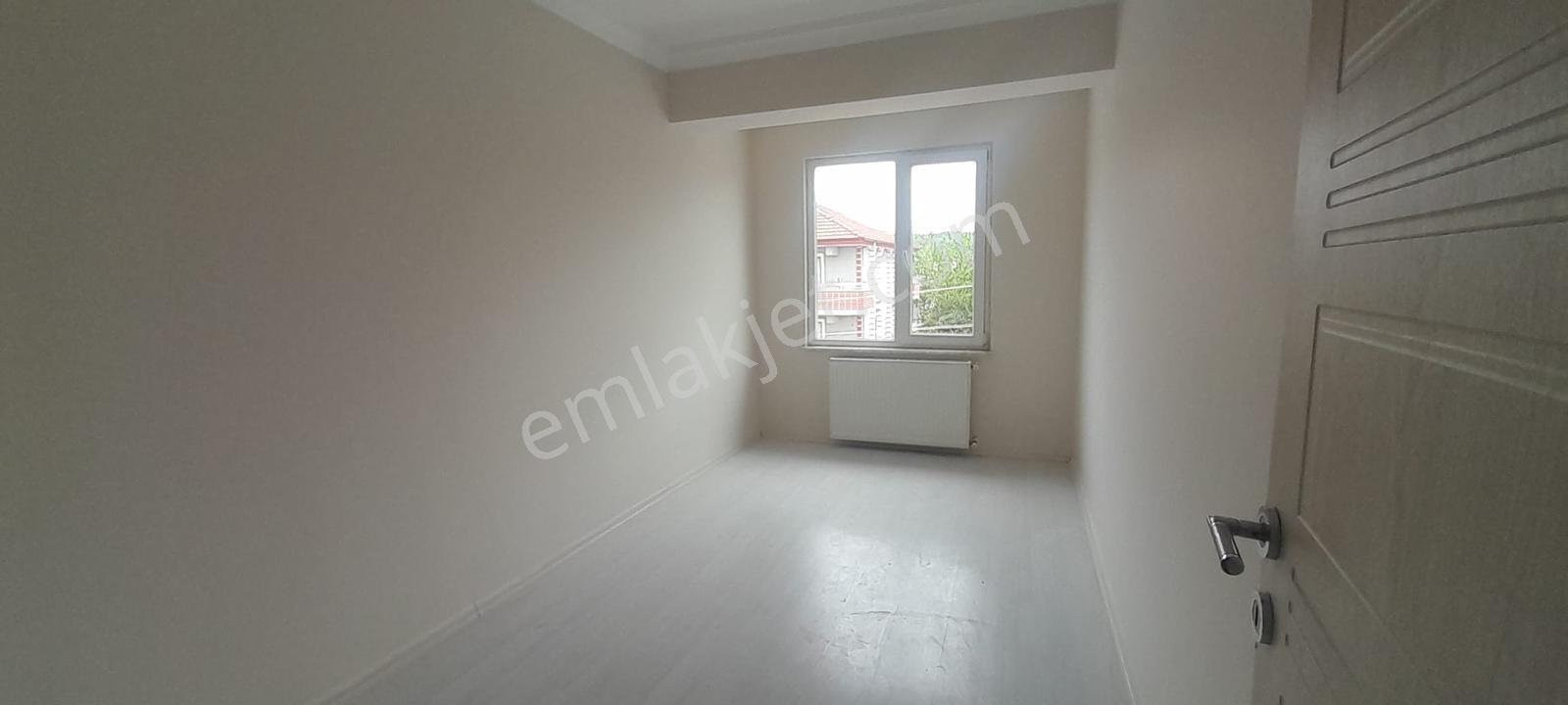 Karasu Kuzeyden Konumu Güzel 3+1 Mutfak Ayrı Kiralık Daire - Görsel 21