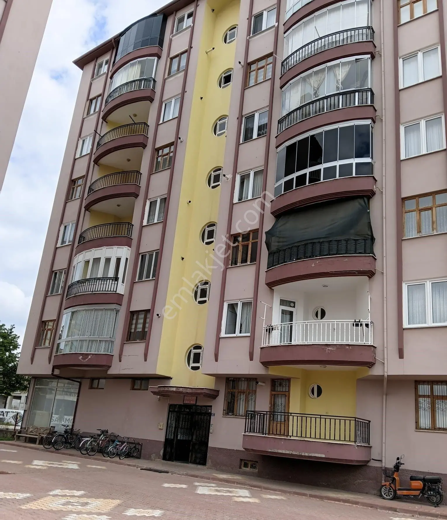 Yunuslu Mah.gümüştaş Sit.de Kat 4 De 3+1 Bakımlı Dairedir