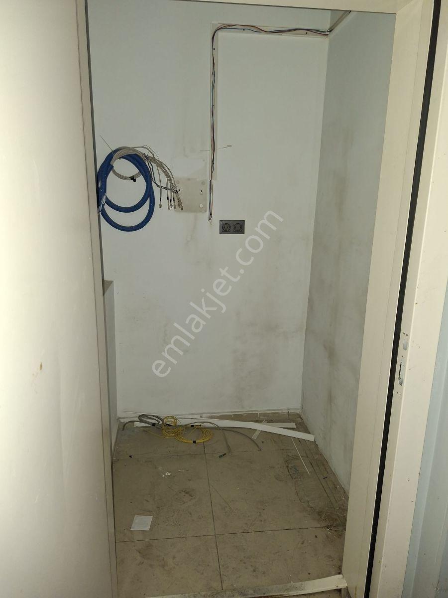 Yıldızevlerde Mükemmel Konumda Geniş Dükkan - Görsel 8