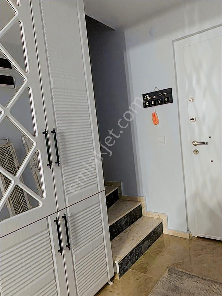 Ayvalık Sarımsaklı'da Site İçinde 3+1 Eşyalı 12 Ay Kiralık Villa - Görsel 2