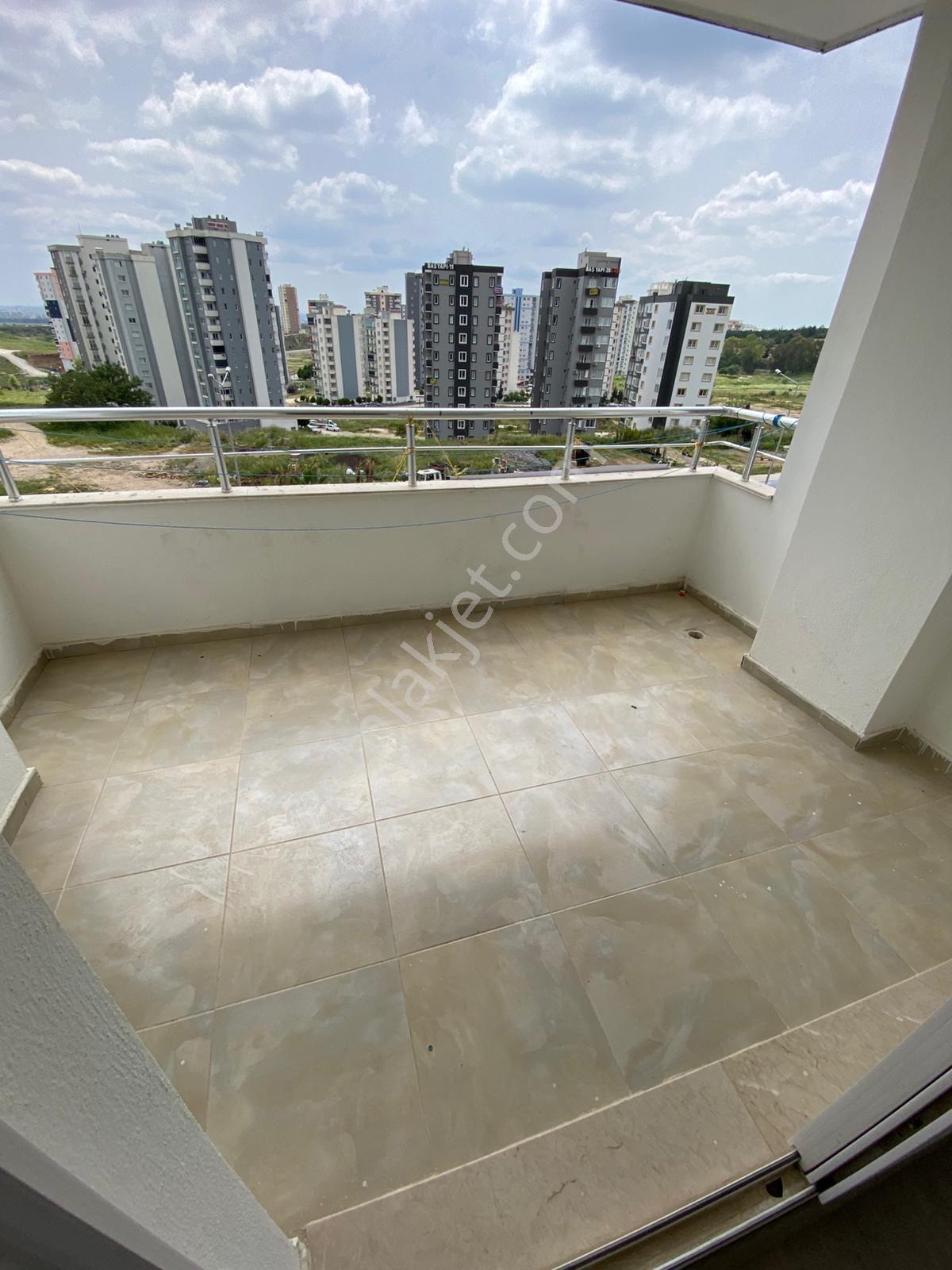 Stad Karşısı Cadde Üstü - Görsel 23
