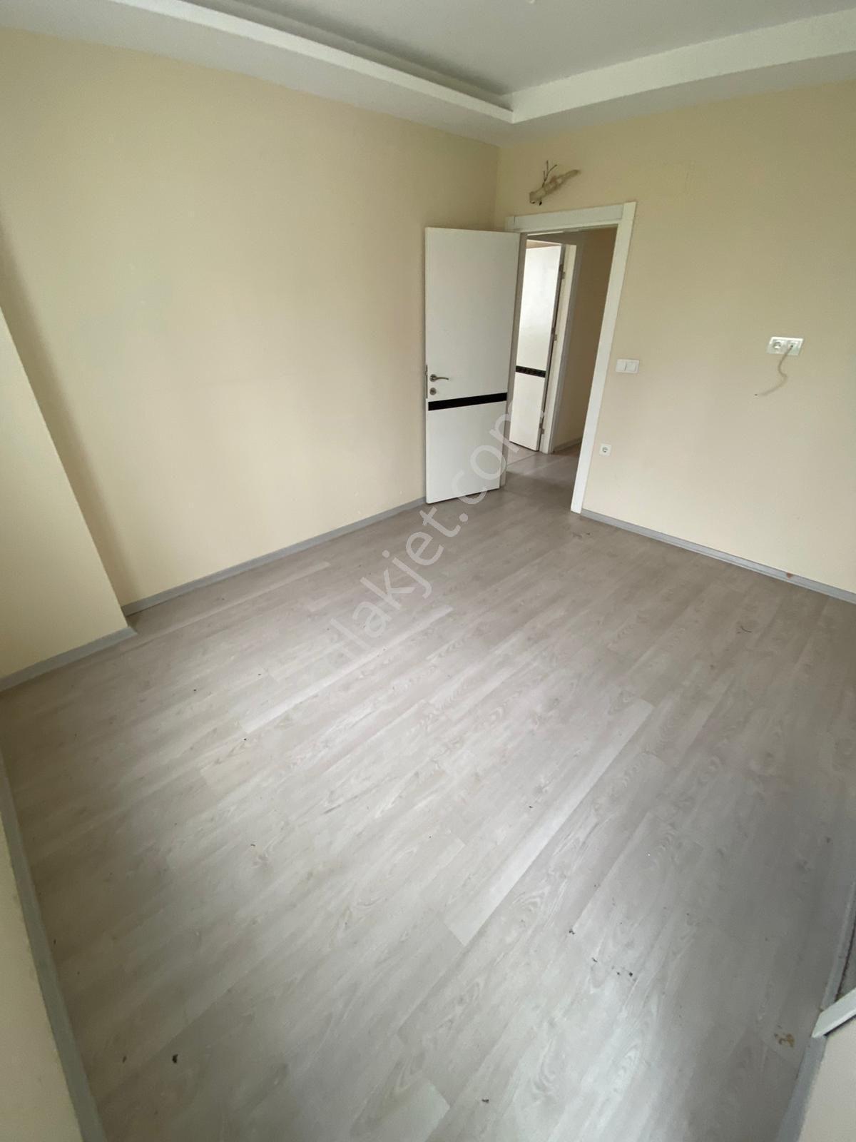 Stad Karşısı Cadde Üstü - Görsel 19