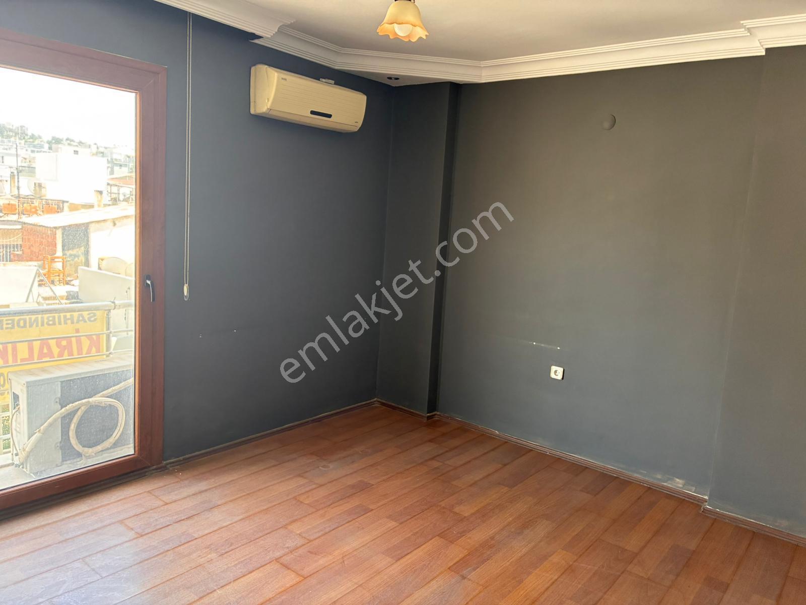 Kuşadası Merkez Çarşıda Kiralık Büro / İşyeri - Görsel 10