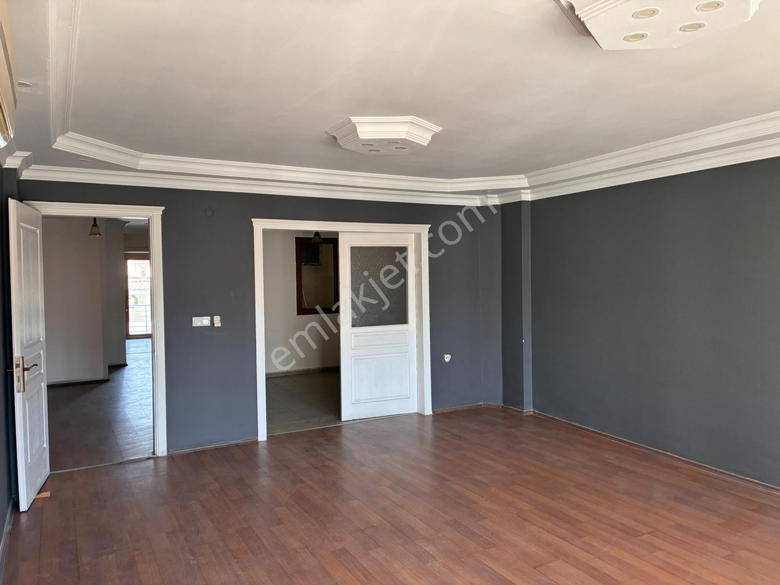 Kuşadası Merkez Çarşıda Kiralık Büro / İşyeri - Görsel 3