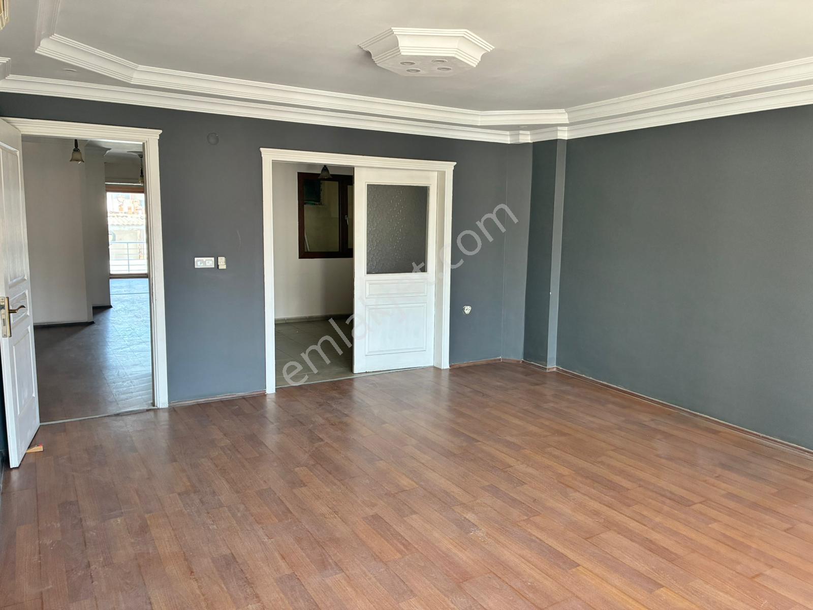 Kuşadası Merkez Çarşıda Kiralık Büro / İşyeri - Görsel 2