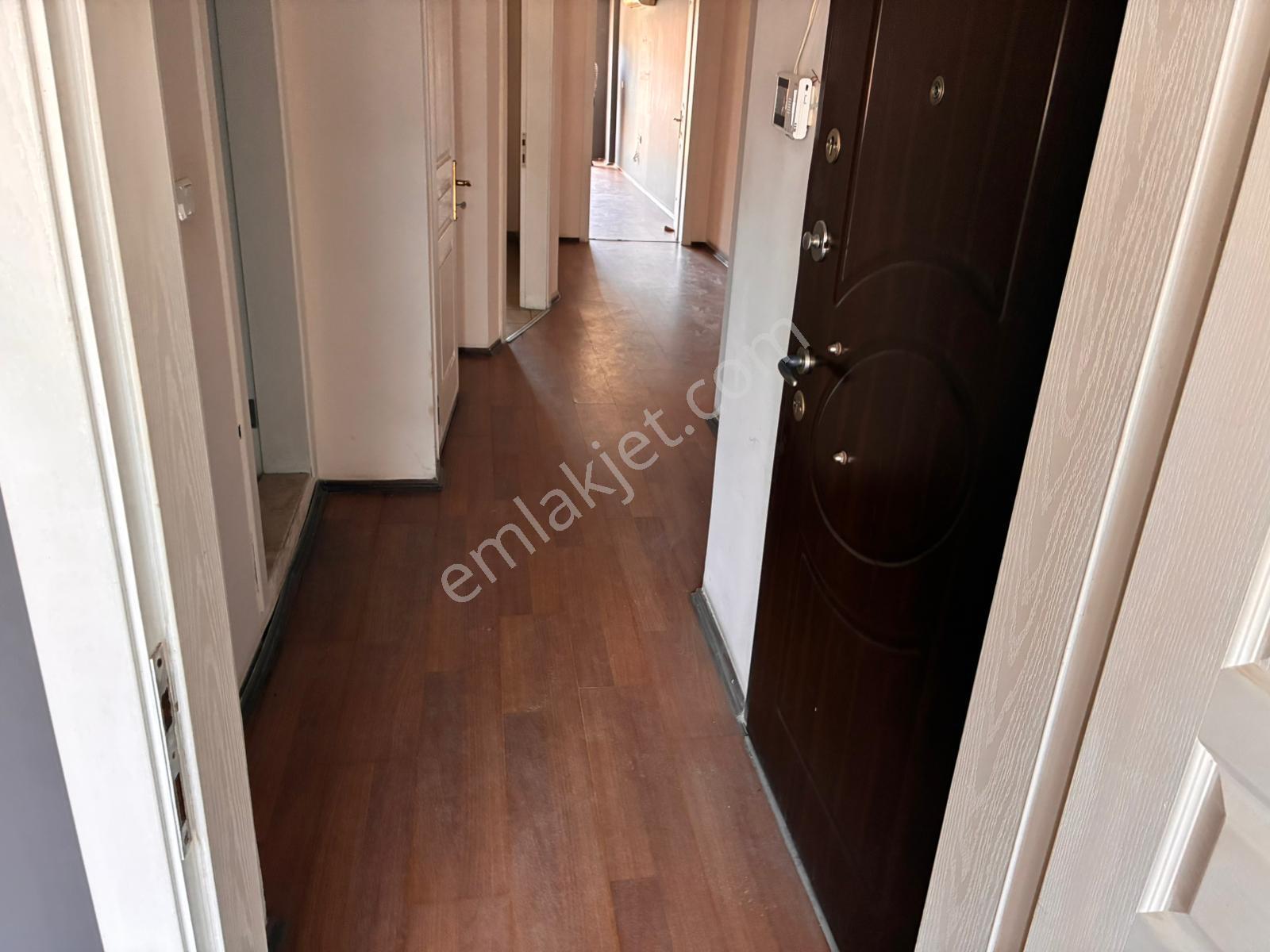 Kuşadası Merkez Çarşıda Kiralık Büro / İşyeri - Görsel 13