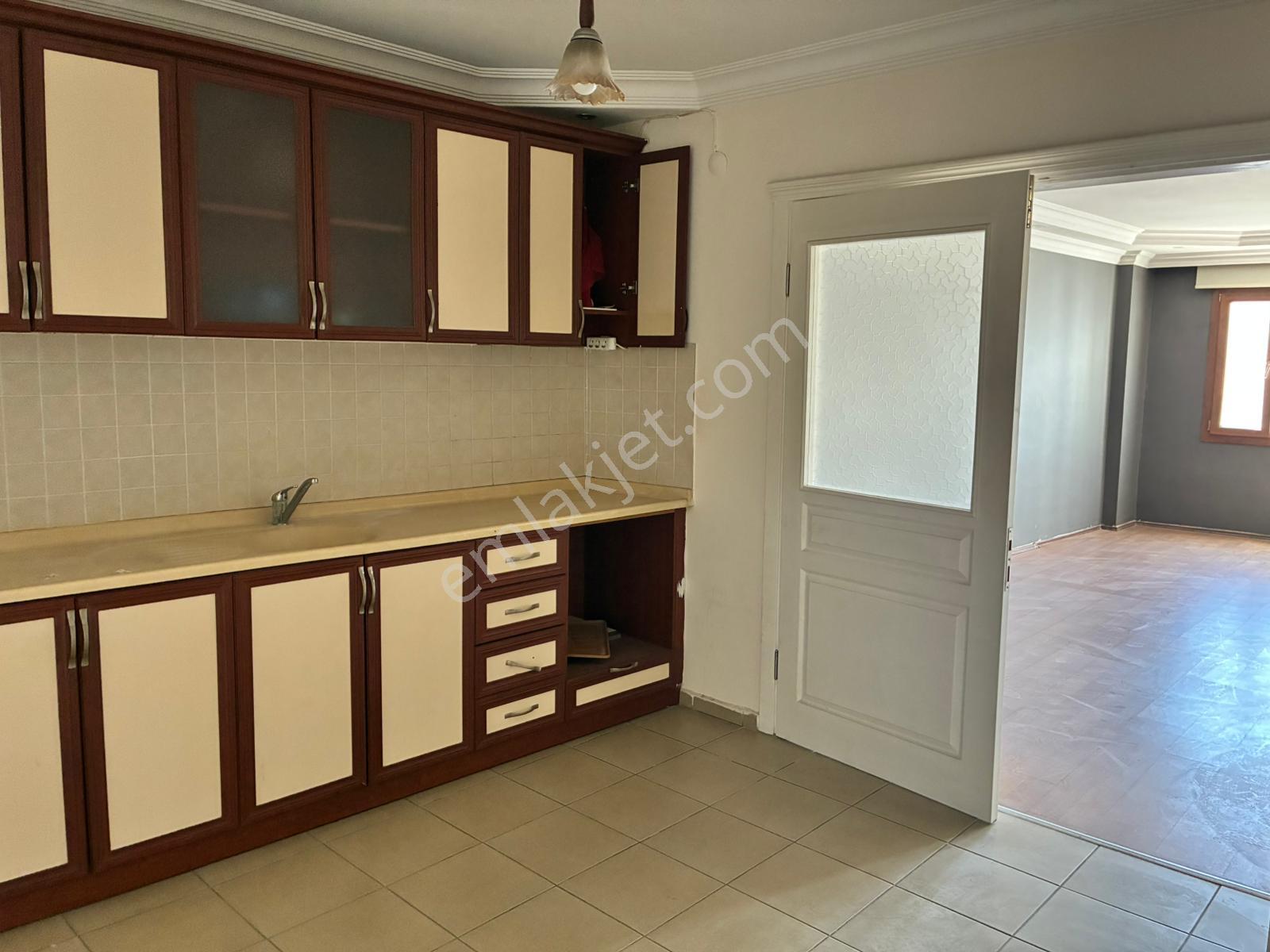 Kuşadası Merkez Çarşıda Kiralık Büro / İşyeri - Görsel 7