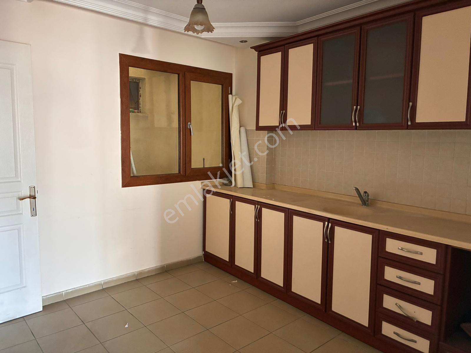 Kuşadası Merkez Çarşıda Kiralık Büro / İşyeri - Görsel 9