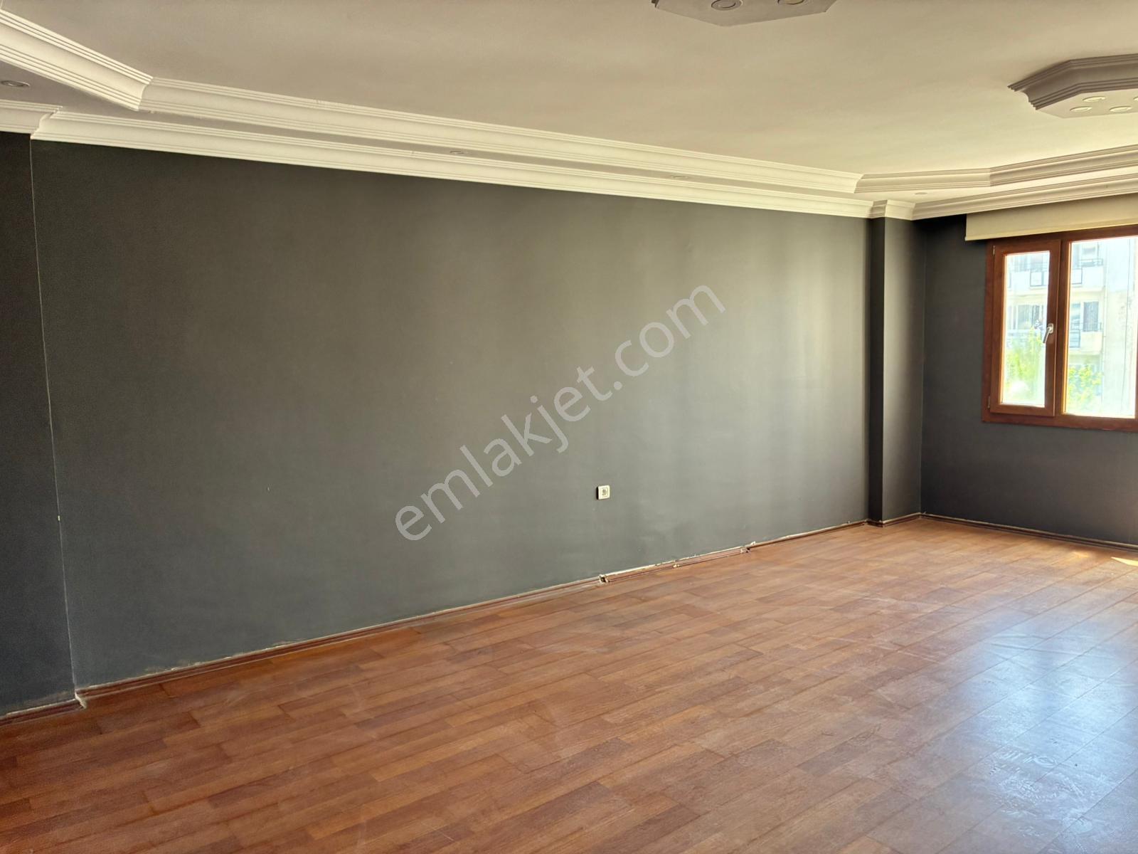 Kuşadası Merkez Çarşıda Kiralık Büro / İşyeri - Görsel 4