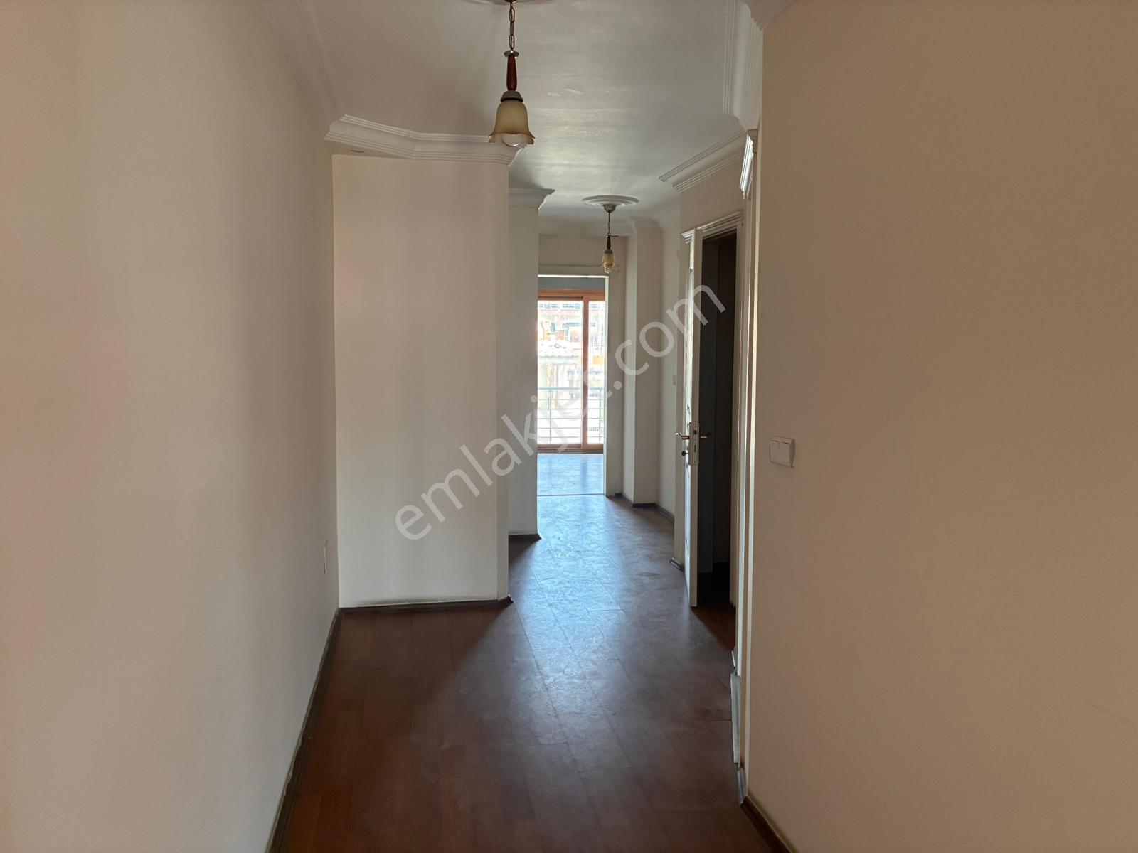 Kuşadası Merkez Çarşıda Kiralık Büro / İşyeri - Görsel 6