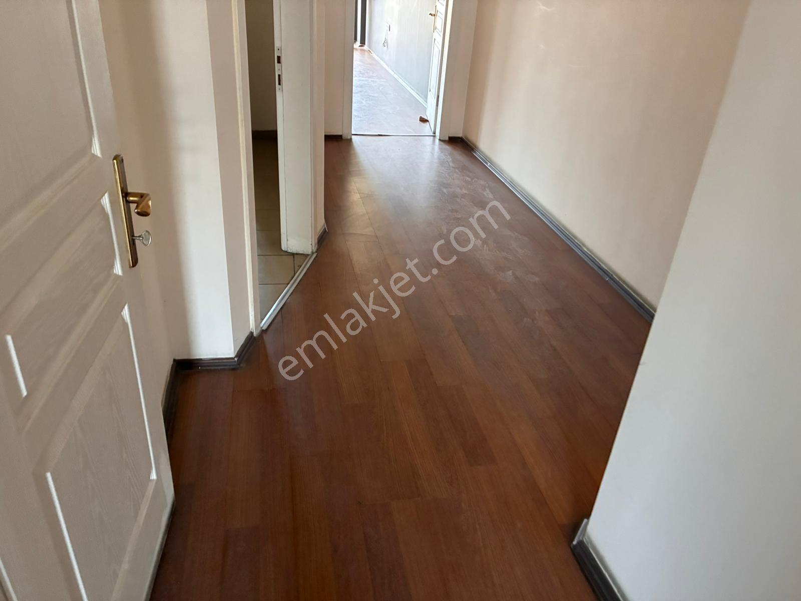 Kuşadası Merkez Çarşıda Kiralık Büro / İşyeri - Görsel 8
