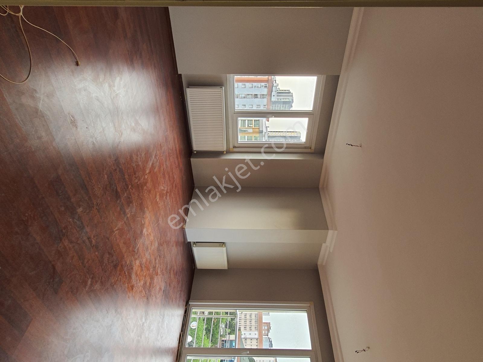 Hastaneler Cad., Otoparklı, Butik Apt- Balkonlu,temiz 3+1/135m² - Görsel 6