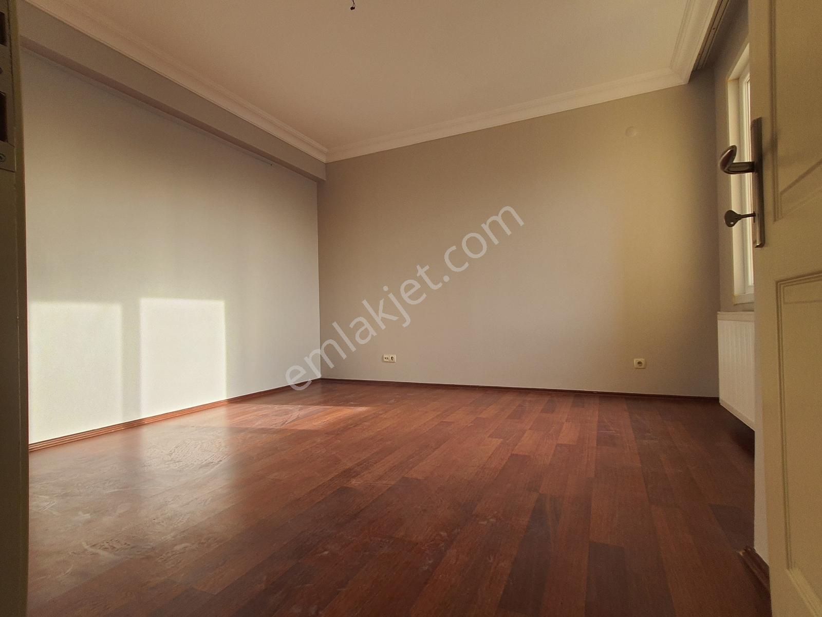 Hastaneler Cad., Otoparklı, Butik Apt- Balkonlu,temiz 3+1/135m² - Görsel 24