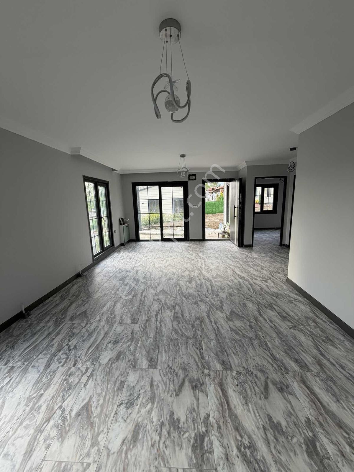 Köy İçinde Keyifli Yaşam Fırsatı 2+1 Bahçeli Prefabrik Ev - Görsel 3