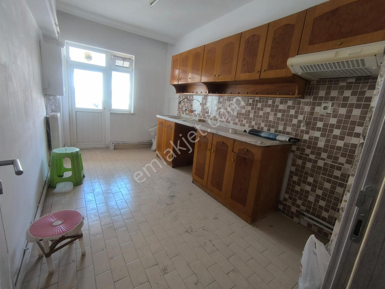 Keçiören Ufuktepe'de Cadde Üstü 3+1+kiler Üst Kat Kiralık Daire - Görsel 3