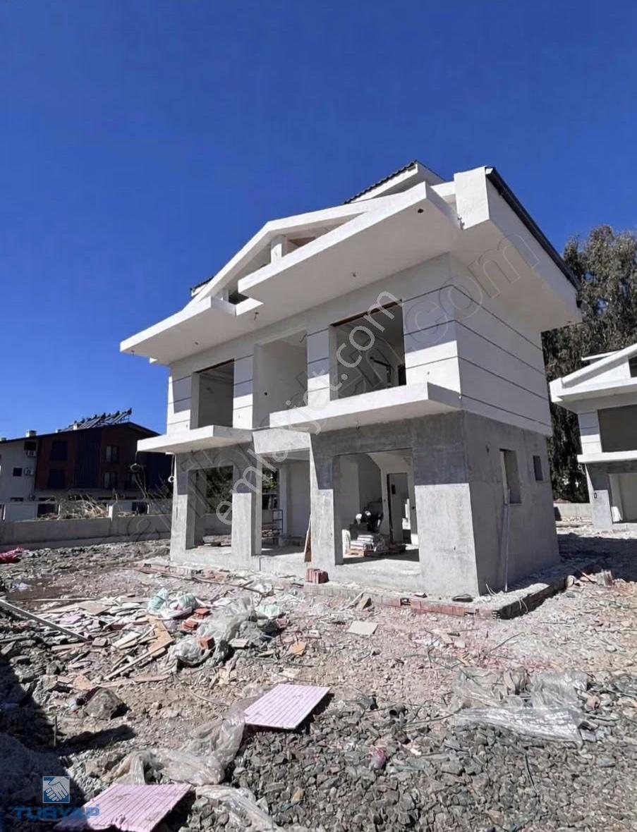 Çalış Plajına Yürüme Mesafesinde Satılık Müstakil Villa