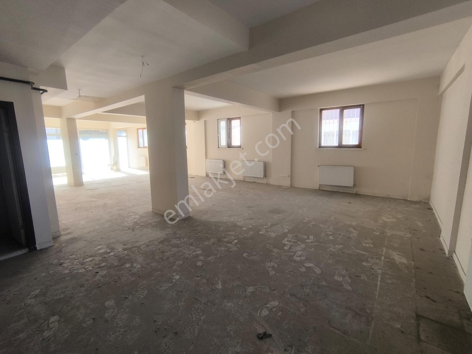 Ufuktepe Cadde Üzeri Geniş Cepheli Her İşe Uygun Satılık Dükkan