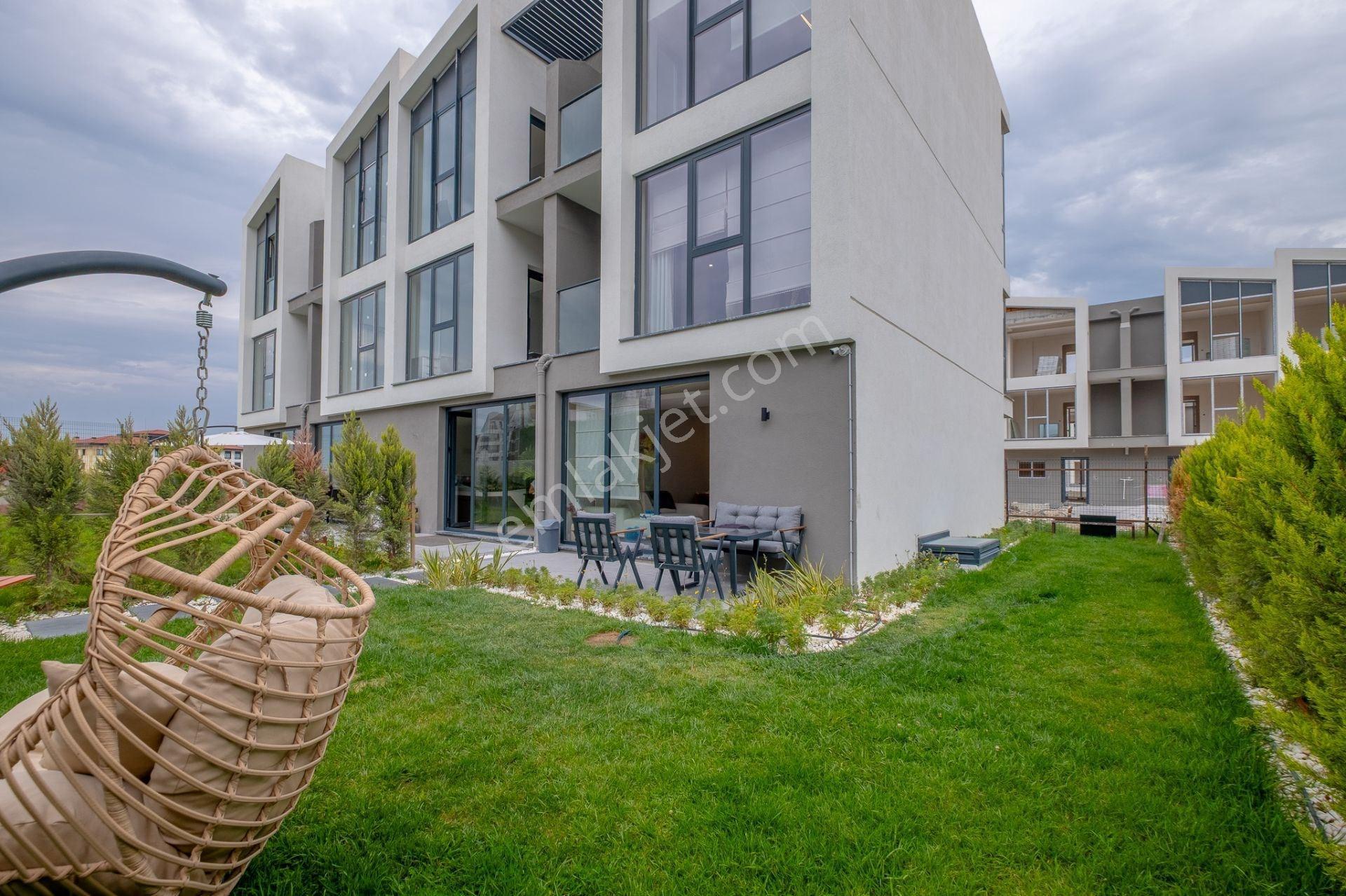 Bahçeşehirde Hemen Teslim Satılık 4+1 Villa Vadeli Ödeme İmkanı