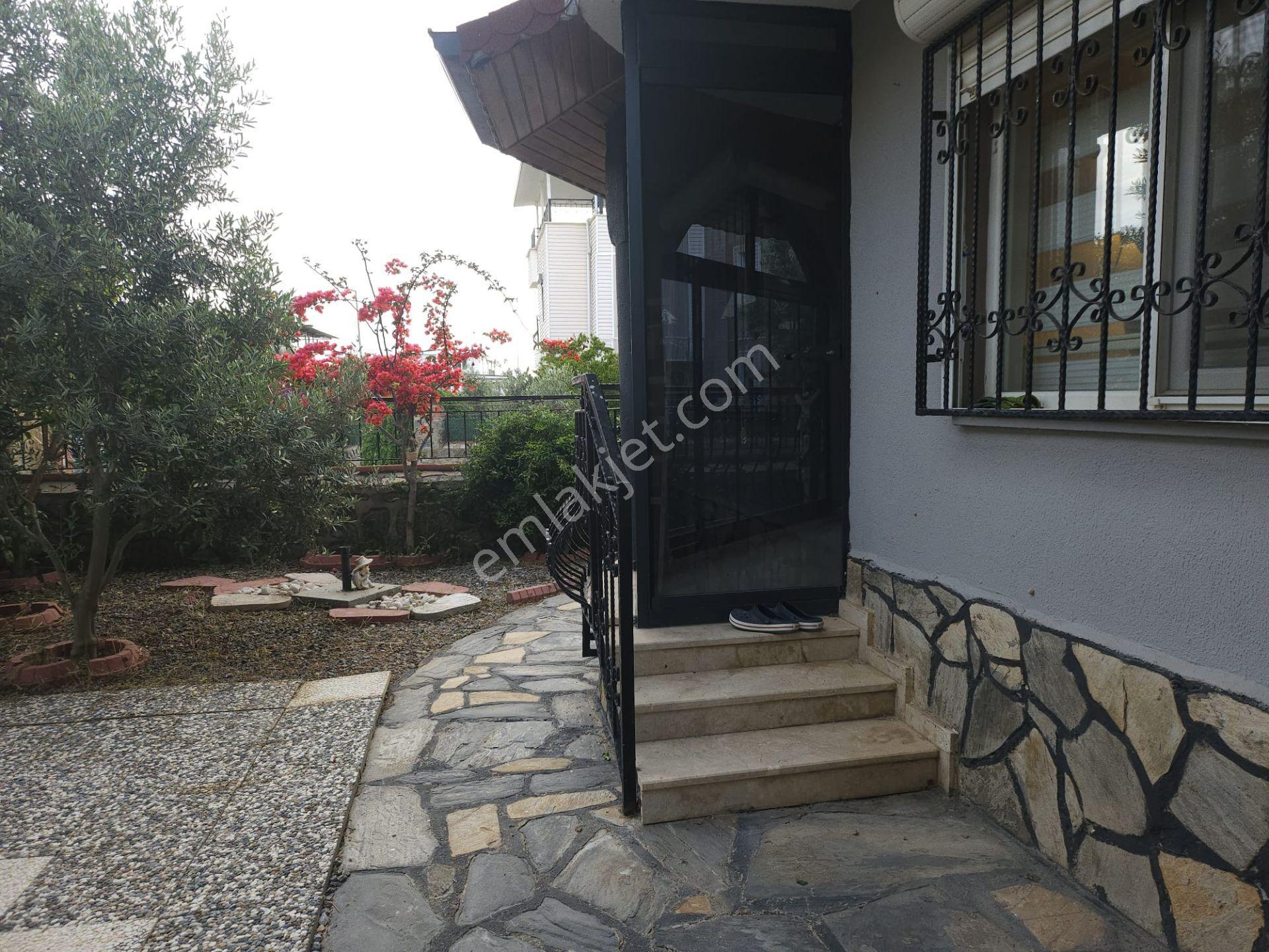 Akbük Koyunda Denize 180 Metrede Havuzlu Site İçi Müstakil 3+2 Acil Satılık - Görsel 2