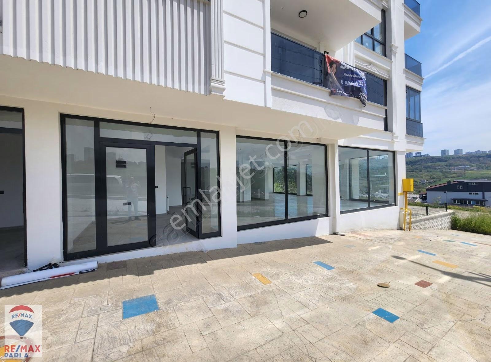 Atakum Büyükkolpınarda Köşe Konumlu 170 M² Kiralık Dükkan