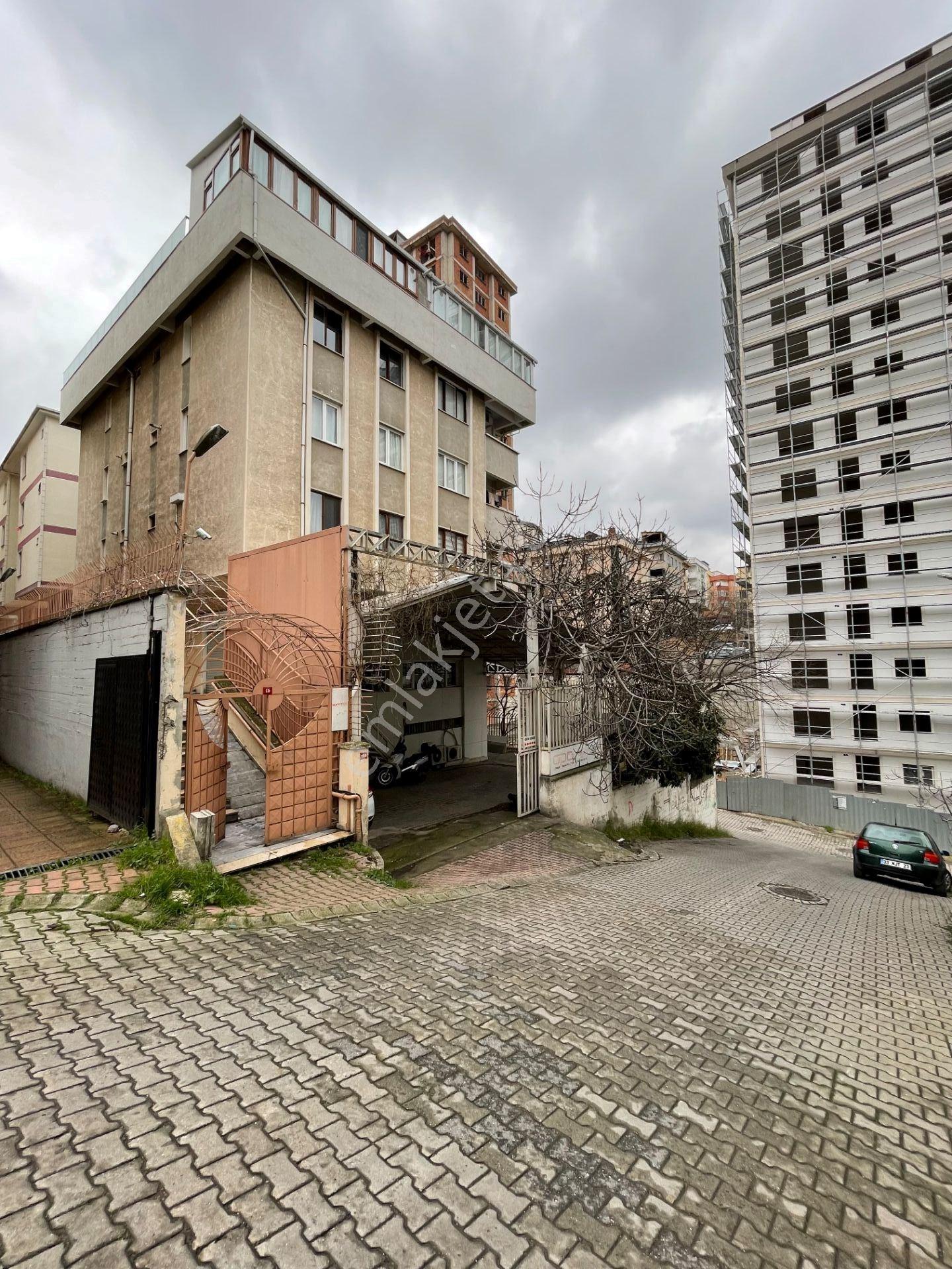 Ataşehir İnönü'de, Metroya Yakın Eşyalı Çatı Katı 1+1 Daire - Görsel 30