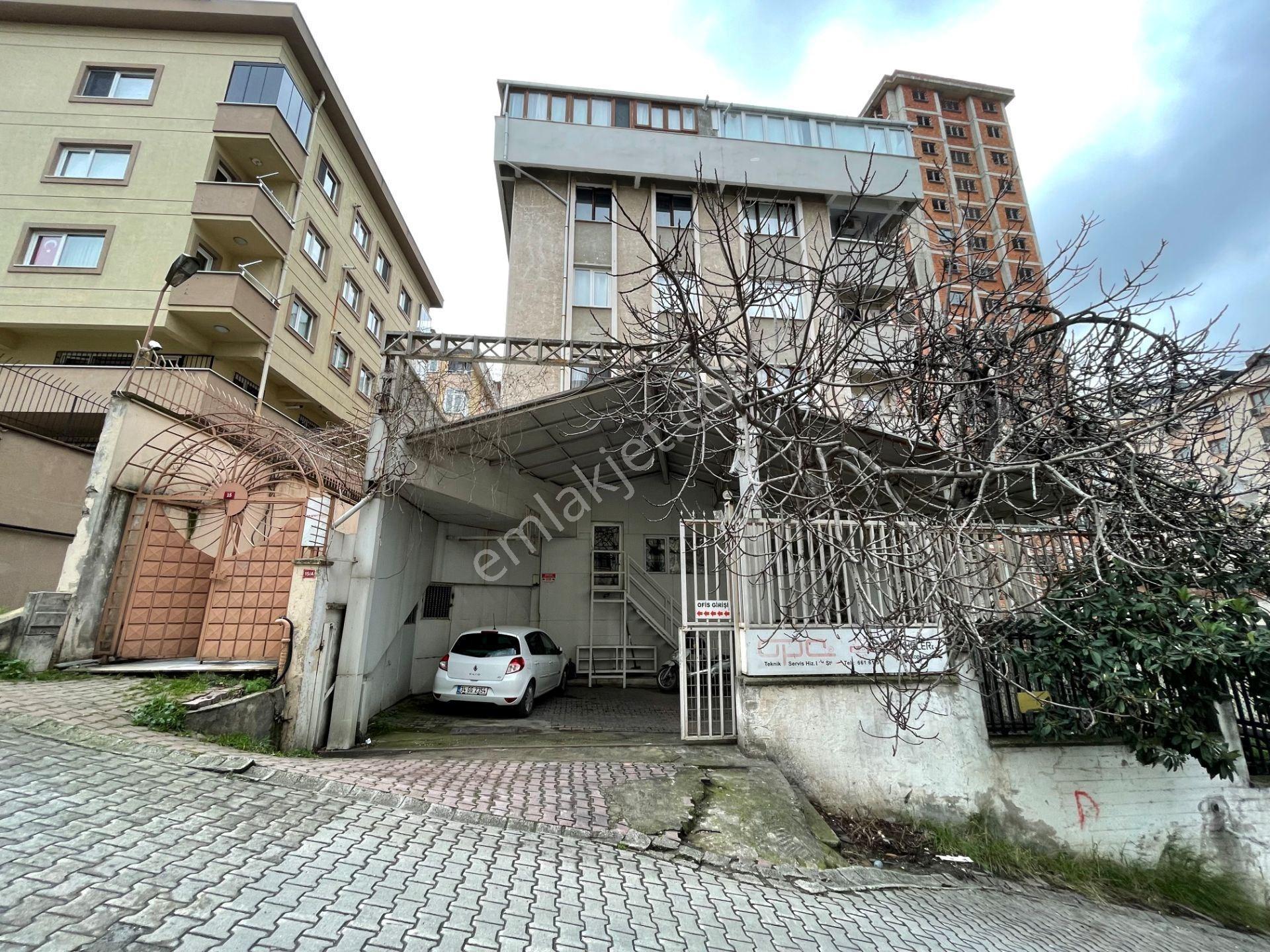 Ataşehir İnönü'de, Metroya Yakın Eşyalı Çatı Katı 1+1 Daire - Görsel 31