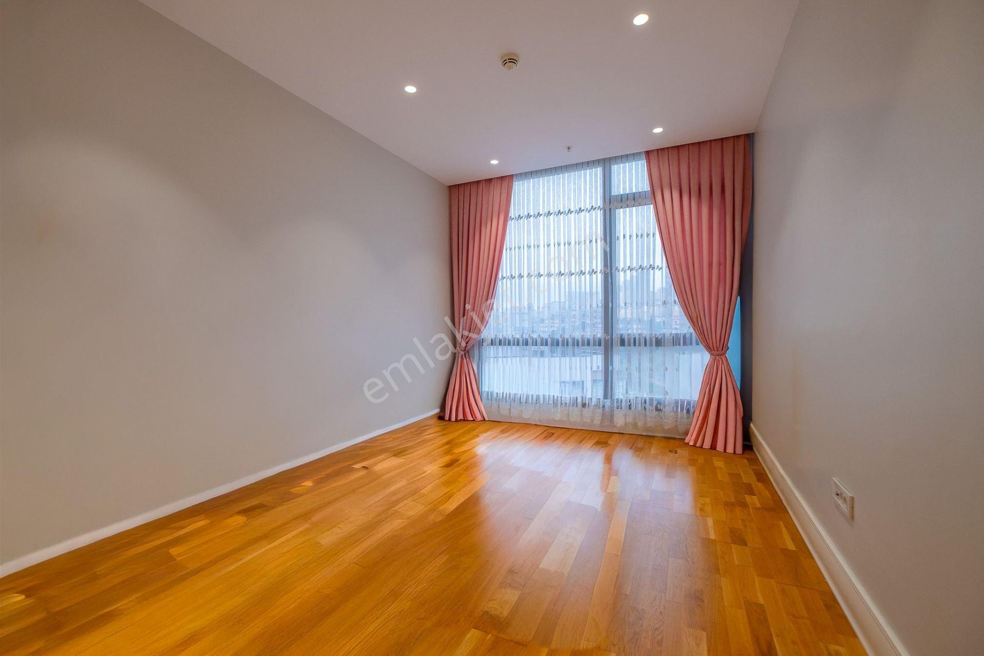 Bahçeşehir Park 'ta Özel Dizaynlı Satılık 4.5 +1 Daire - Görsel 20